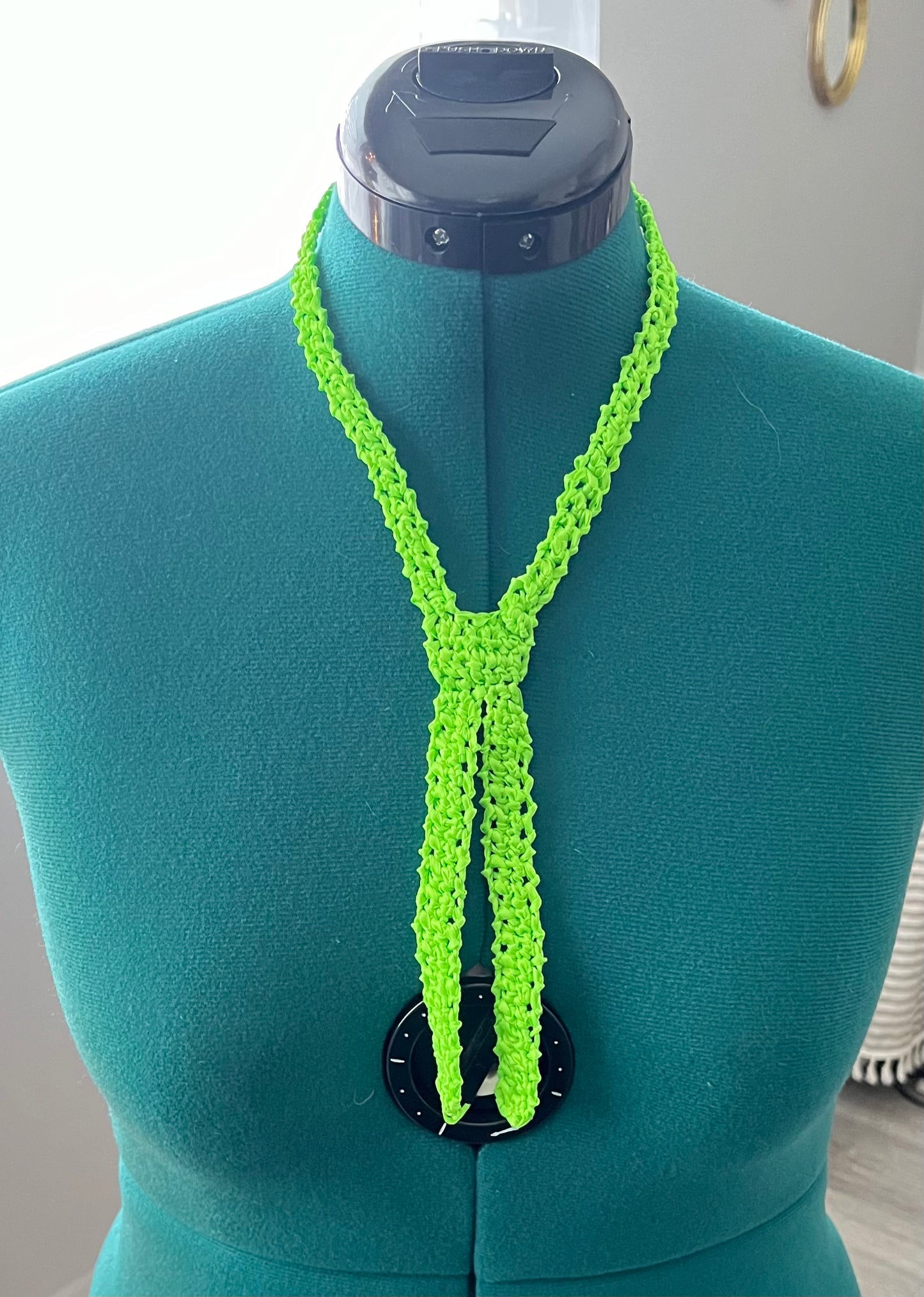 Brooch-lo Bright Green Ribbon